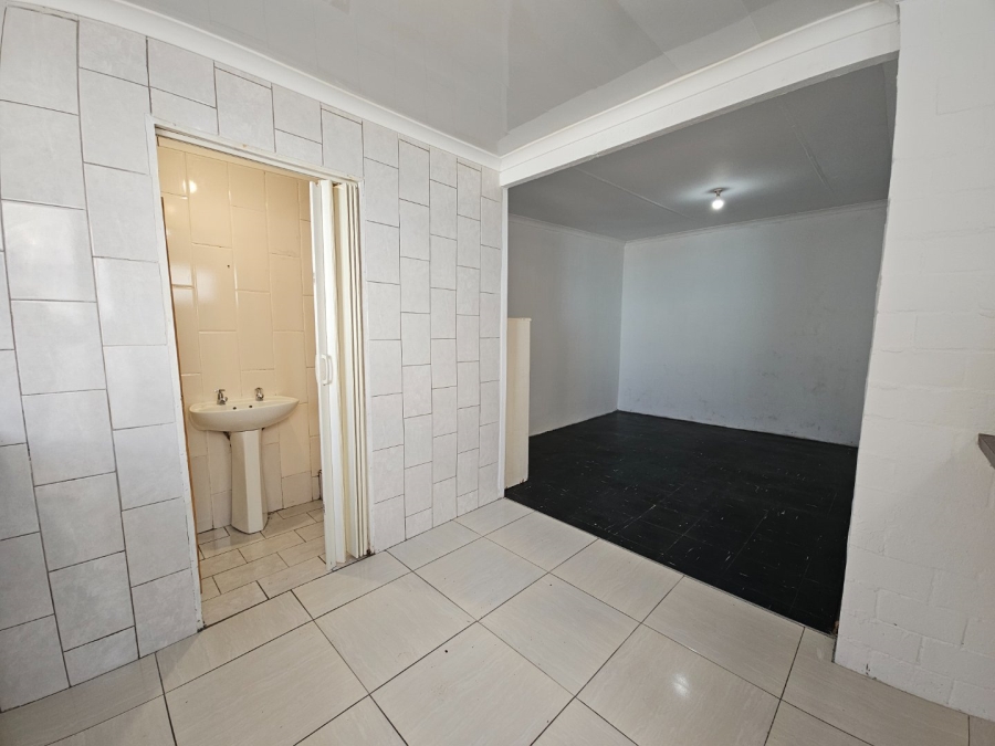 To Let 1 Bedroom Property for Rent in Westgate Western Cape
